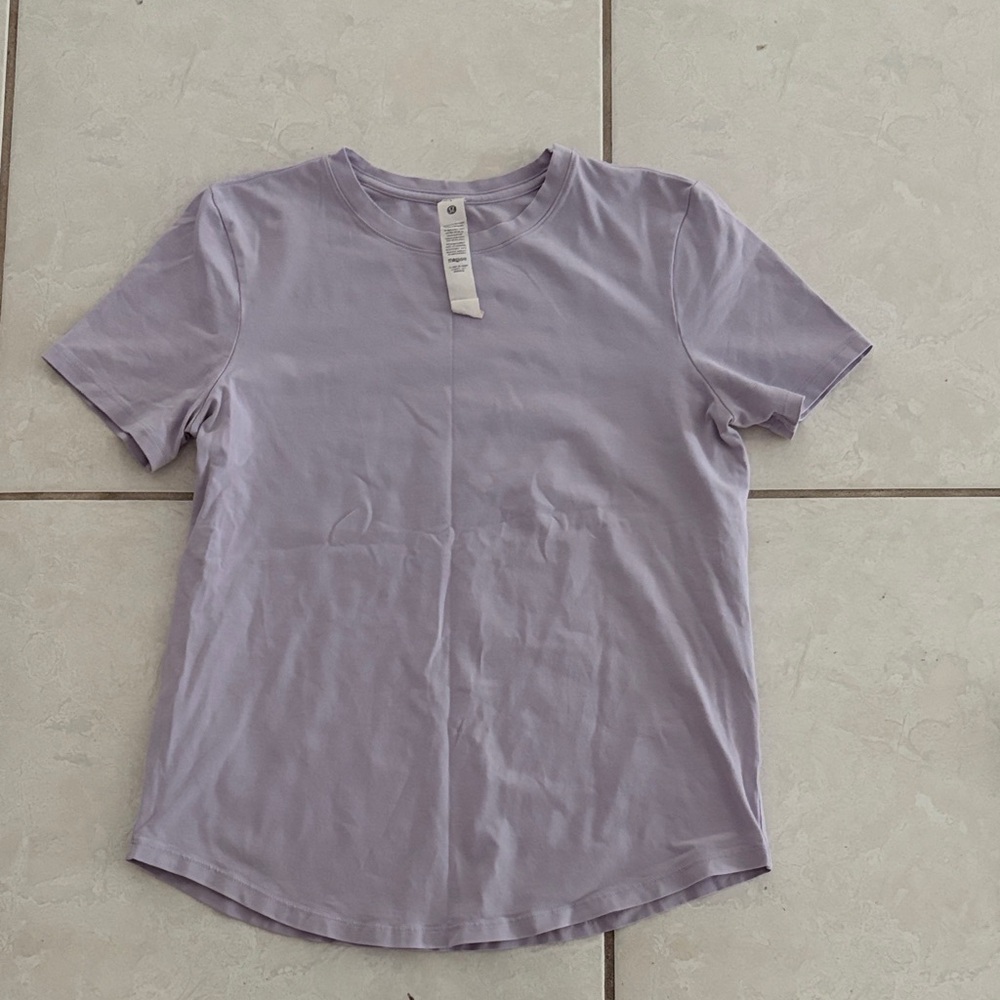 lululemon athletica Lavender Short Sleeve Crew